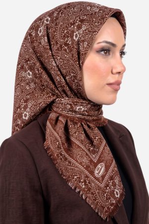 02f79b2d25f54ef280439cc6af3e51c3.jpg Yasemin Desenli Flamlı Dimi Eşarp 6536-7