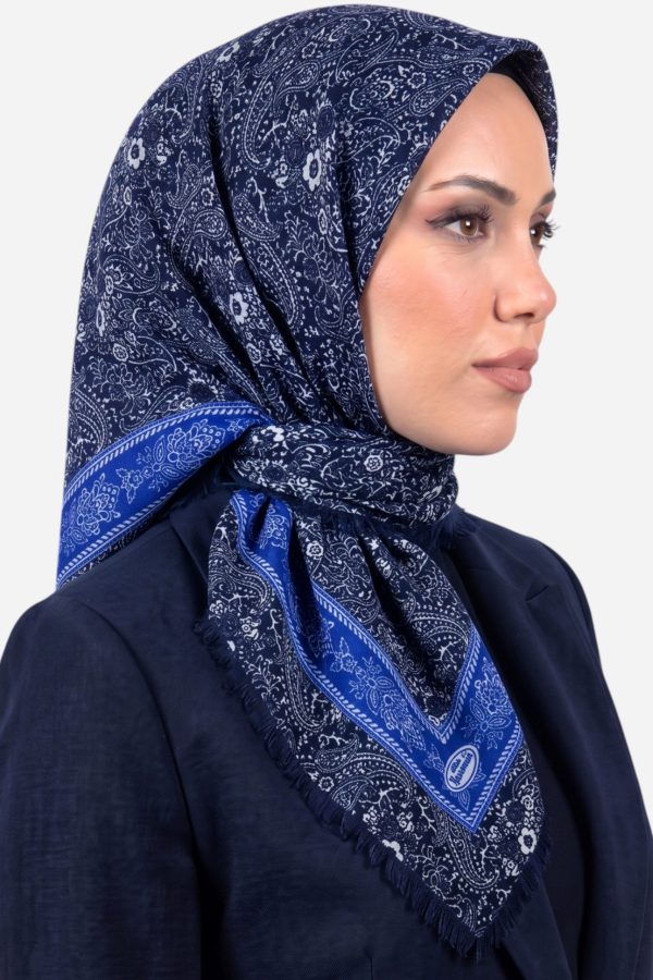 052e1d513d5043b0a513fe66e15f7773.jpg Yasemin Desenli Flamlı Dimi Eşarp 6536-20