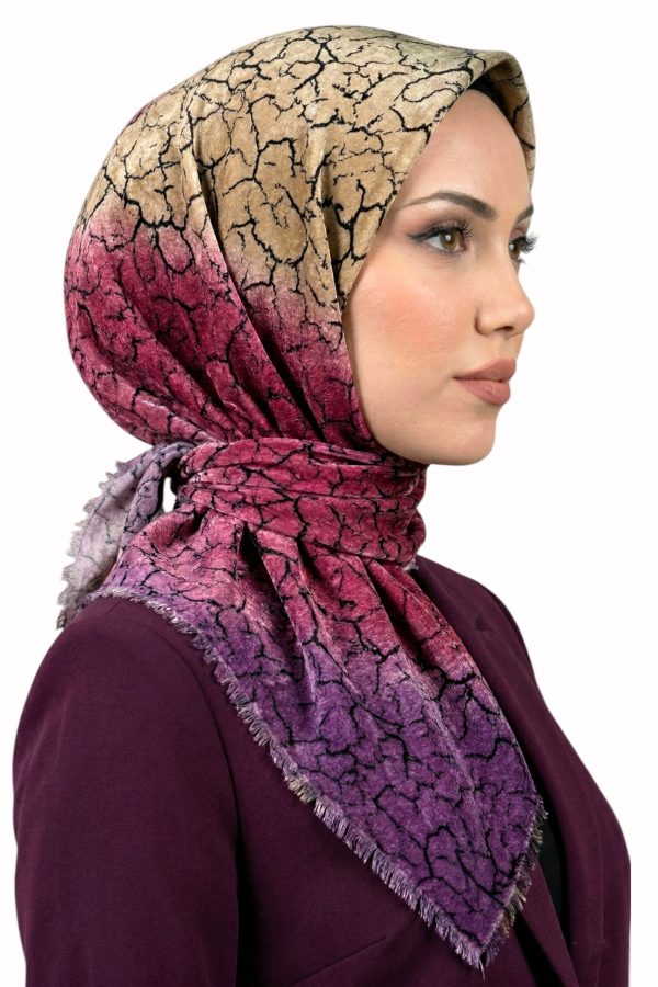 06f64dd2d51b48b88a4059bcf5669c8b.jpg Desenli Flamlı Eşarp 6517-7