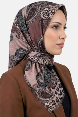 0d17a3c7ae124b47b0b4d70c8bc8dfa3.jpg Yasemin Desenli Flamlı Dimi Eşarp 6538-13