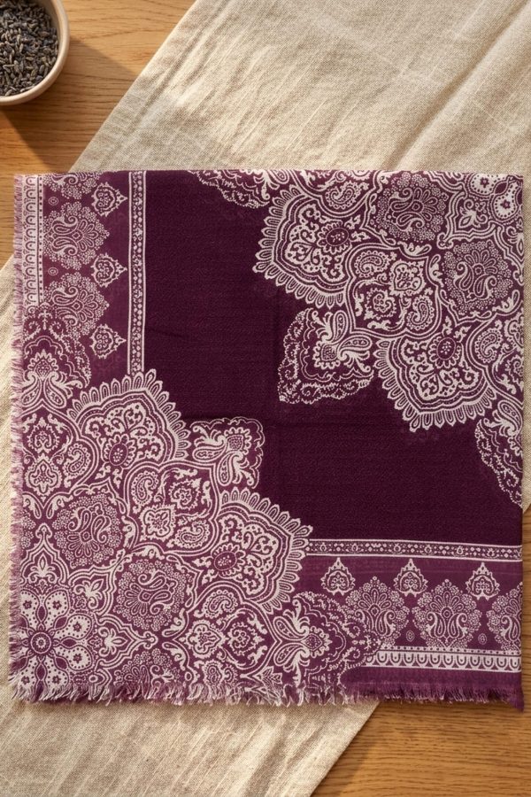 0d6135d9b5a24c50b670964f66d8aeab.jpg Yasemin Desenli Flamlı Dimi Eşarp 6540-28