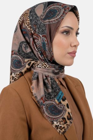 2370e0a76d7f478f9d7146e57db845c7.jpg Yasemin Desenli Flamlı Dimi Eşarp 6538-7