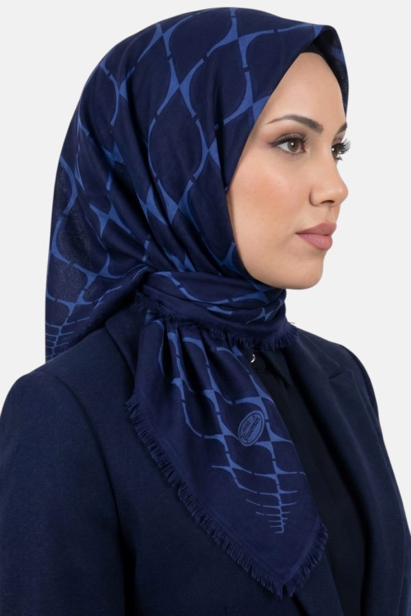 2458b3c63e614b5289439d75bd860c0c.jpg Yasemin Desenli Flamlı Dimi Eşarp 6535-5