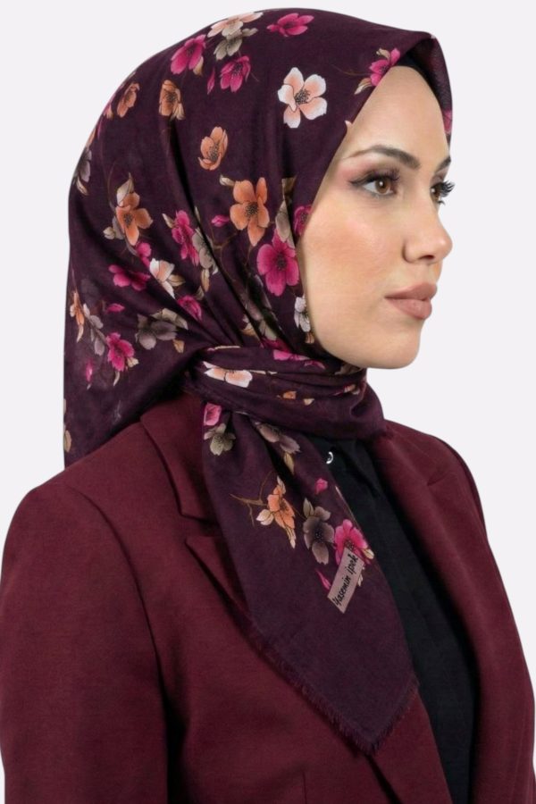 2c4883d52ff34781a619d07ec3db6f85.jpg Yasemin İpek Desenli Flamlı Eşarp 6529-23