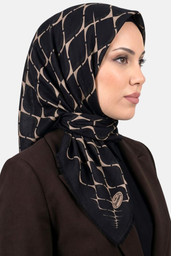 358cad1a13684ae4bf46cd5f233788ee.jpg Yasemin Desenli Flamlı Dimi Eşarp 6535-1