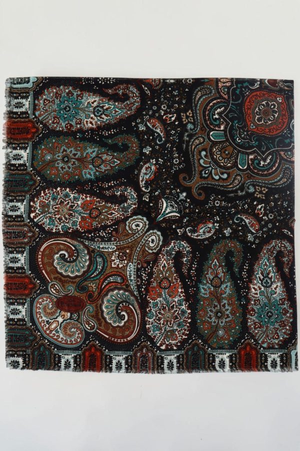 35e0db3378b340e6a7a3d30e97efedad.jpg Yasemin Desenli Flamlı Dimi Eşarp 6537-12