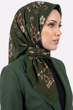 369dce5fea454658ae029faf15d591dc.jpg Yasemin İpek Desenli Flamlı Eşarp 6529-6