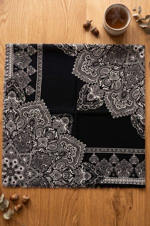 3ed1578d96724ecc8d826af1451c21c0.jpg Yasemin Desenli Flamlı Dimi Eşarp 6540-12