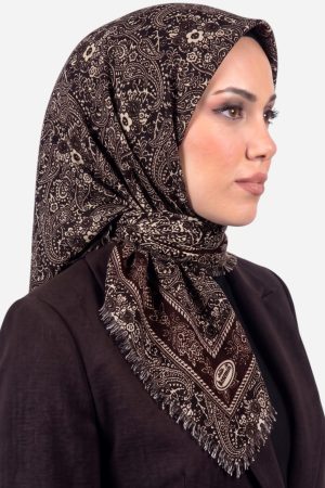401dac490cbb4a3a82360f7ce4caacf9.jpg Yasemin Desenli Flamlı Dimi Eşarp 6536-23