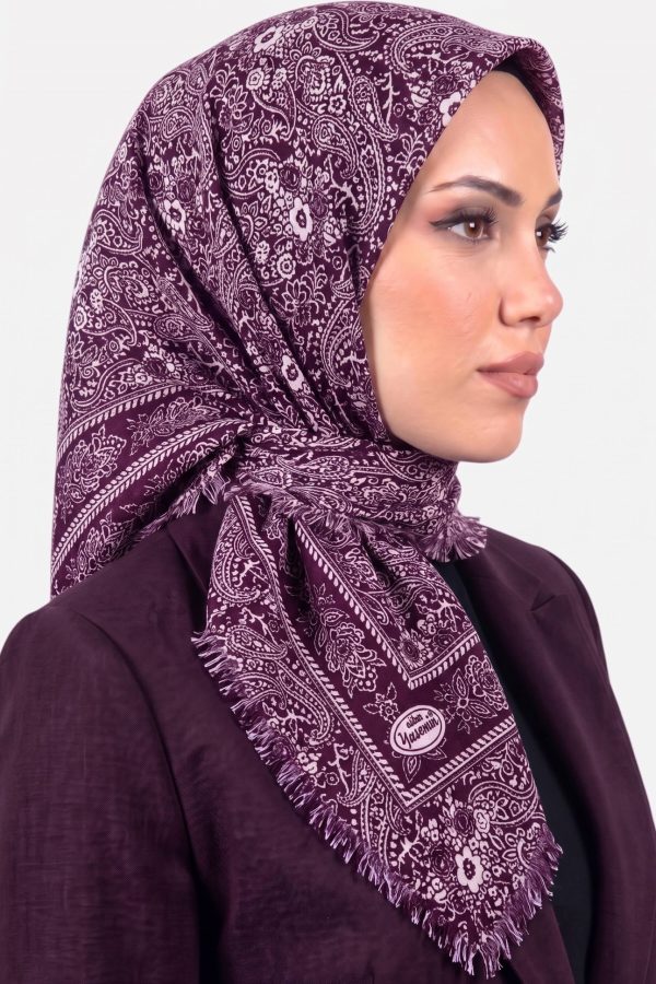4672564066904d1494d3333caeeed72a.jpg Yasemin Desenli Flamlı Dimi Eşarp 6536-11
