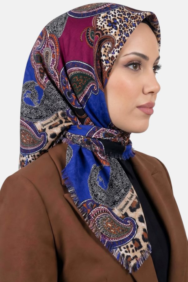 47946ea5864f4698866d57e5df0270d5.jpg Yasemin Desenli Flamlı Dimi Eşarp 6538-2