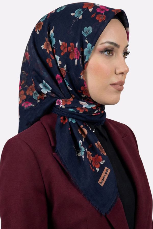54cda0904161480b8100b66c974d35c4.jpg Yasemin İpek Desenli Flamlı Eşarp 6529-25