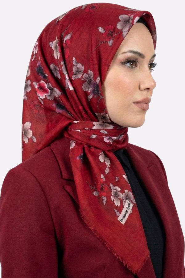 5532e11f0e874332879d1ae5e8aa543d.jpg Yasemin İpek Desenli Flamlı Eşarp 6529-16