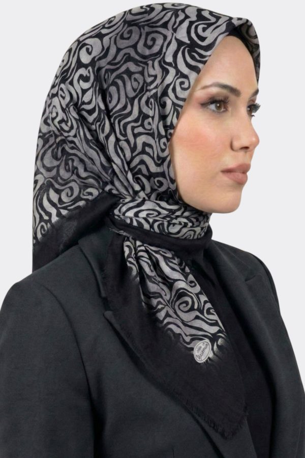 5a78b734b08d4a2c937f4d625d1ca502.jpg Yasemin İpek Desenli Flamlı Eşarp 6528-8