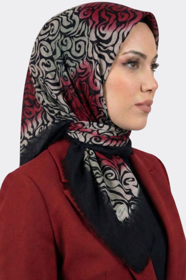 63fa85efd29b4d90b5f02a38e81fc31b.jpg Yasemin İpek Desenli Flamlı Eşarp 6528-11