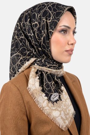 656e3c5d778c41b8b79e1454dde8cf49.jpg Yasemin Desenli Flamlı Dimi Eşarp 6534-7