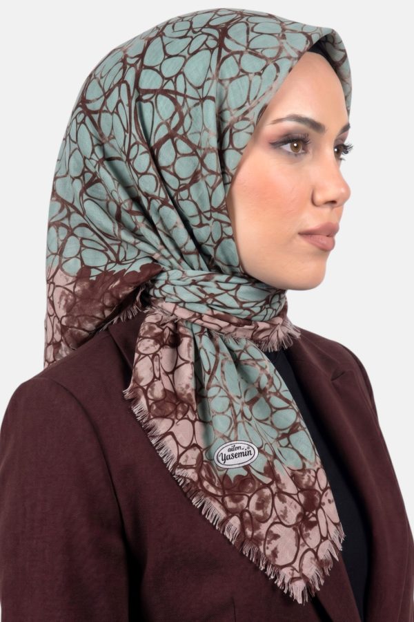 663e504203314d6cbc8d34bd8b8e5386.jpg Yasemin Desenli Flamlı Dimi Eşarp 6534-9