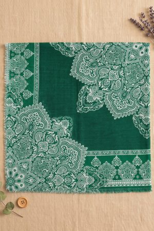 6f70e280f9654faca4ba53dad5e748c5.jpg Yasemin Desenli Flamlı Dimi Eşarp 6540-22
