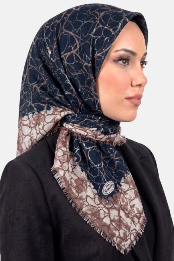 7923dbbb7f394b309a029e2391b2e364.jpg Yasemin Desenli Flamlı Dimi Eşarp 6534-13