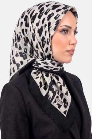 7fabc2508cc54e6c8dbdd3ee9552095a.jpg Yasemin Desenli Flamlı Dimi Eşarp 6531-23