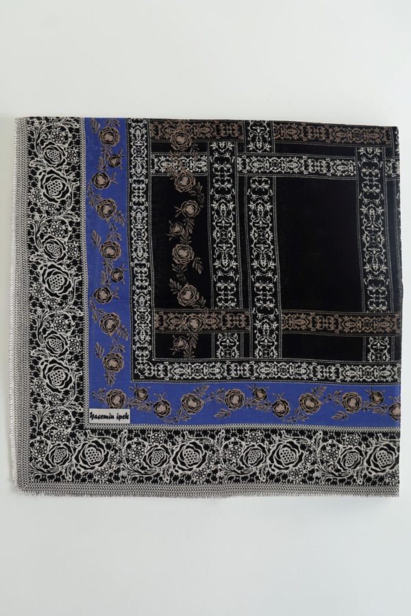 89bcd76611464fe5ba29875cec9c31a1.jpg Yasemin Desenli Flamlı Dimi Eşarp 6532-18