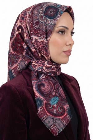 8ca01efb63c34f1cbf05b33e200af8ae.jpg Yasemin Desenli Flamlı Dimi Eşarp 6537-2