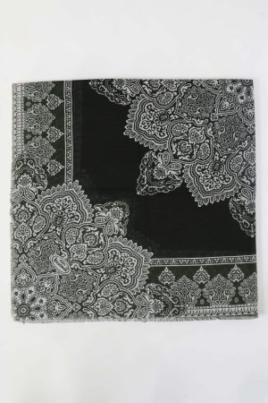 90861eace3394985aa1a41f7331e7f45.jpg Yasemin Desenli Flamlı Dimi Eşarp 6540-14