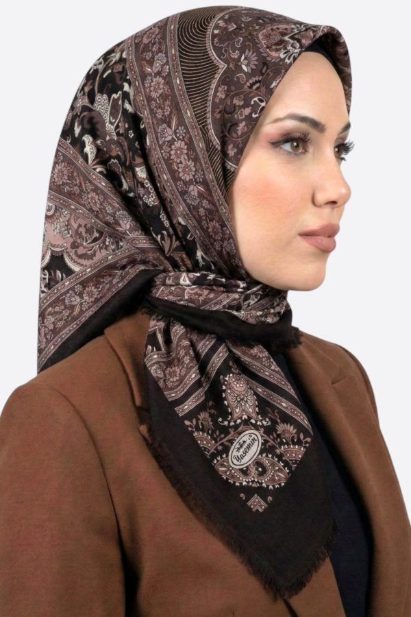 986074327c2949e7be98e295f29f6db1.jpg Desenli Flamlı Eşarp 6524-15