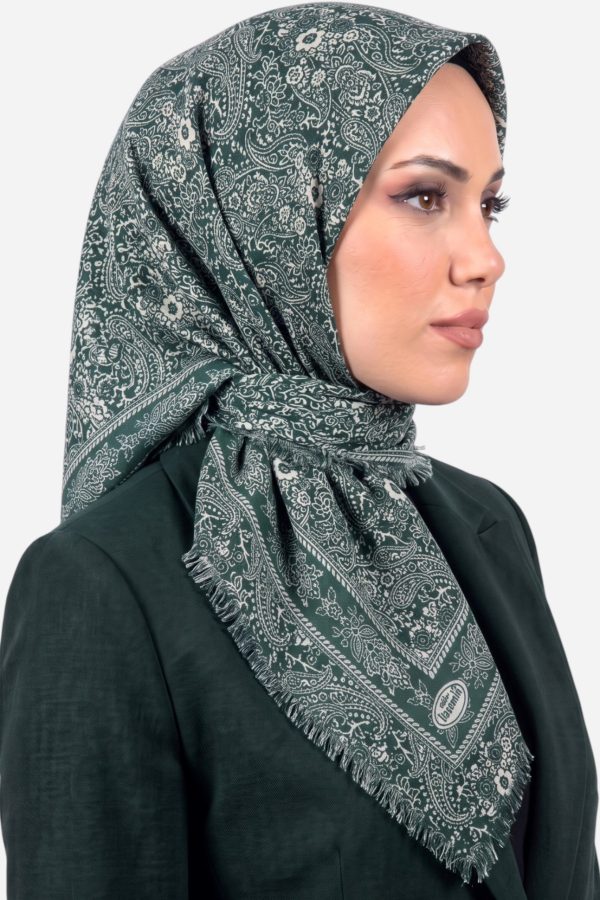 9aed6f1981e74a7eb240a6302ab25930.jpg Yasemin Desenli Flamlı Dimi Eşarp 6536-12