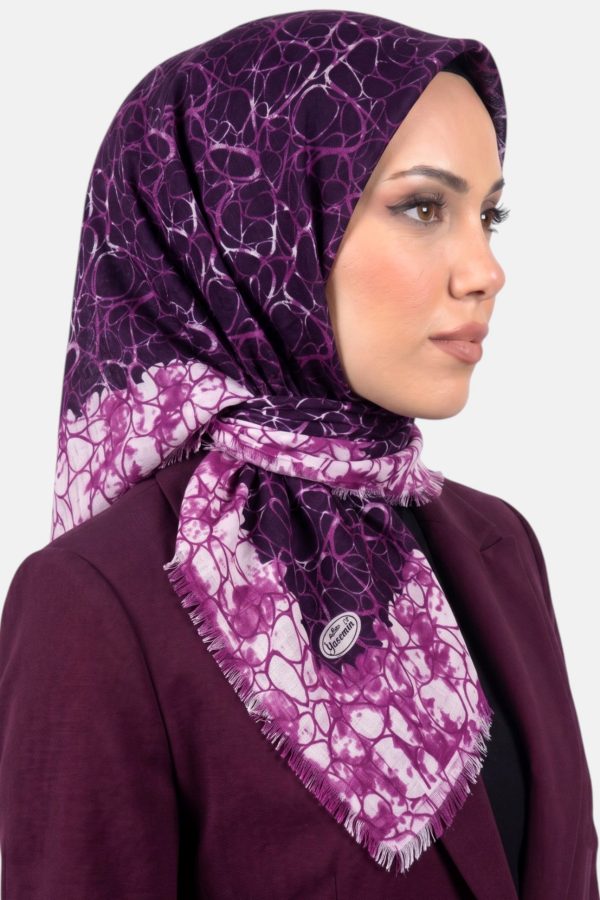 a91a3e8e137941a1bd1a0ab30f88edff.jpg Yasemin Desenli Flamlı Dimi Eşarp 6534-1
