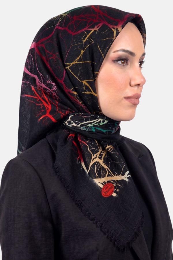 aa1cec6ba5c343a8a78127511e1878d6.jpg Yasemin Desenli Flamlı Dimi Eşarp 6533-16
