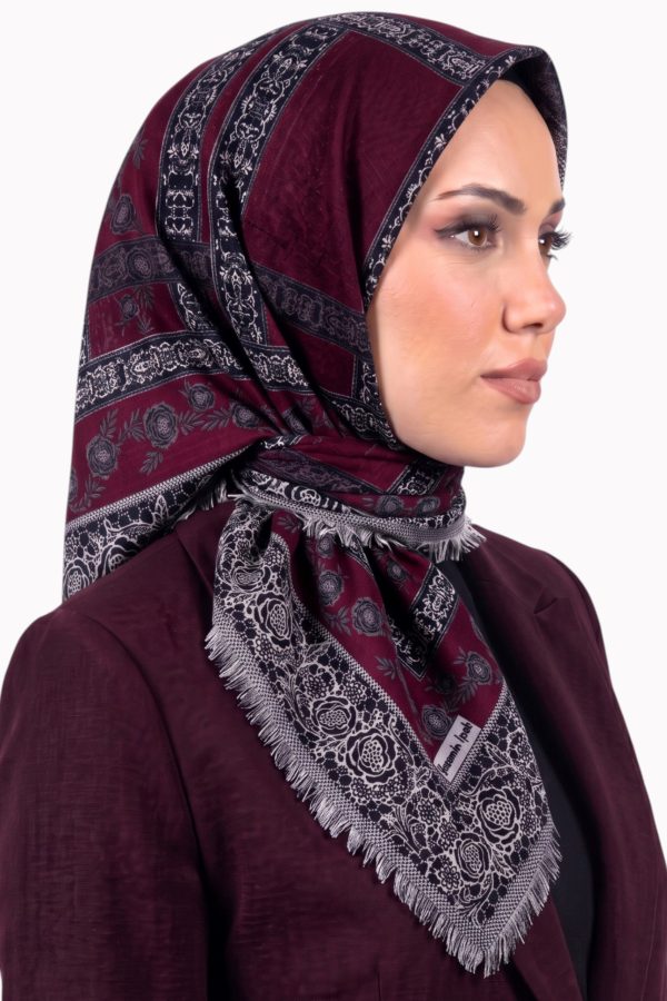 ae3ccee95d134de3b0e84a79944c5982.jpg Yasemin Desenli Flamlı Dimi Eşarp 6532-29