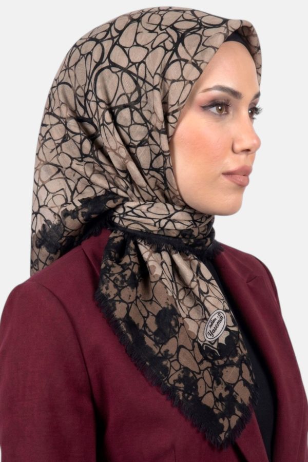 b2898f189e1f41baaedebdfd9055489c.jpg Yasemin Desenli Flamlı Dimi Eşarp 6534-12