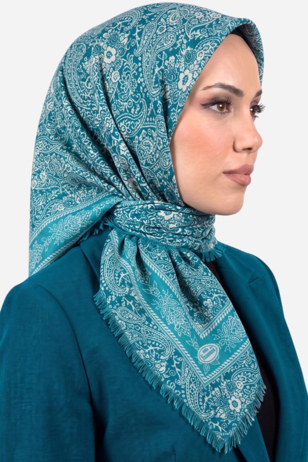 c9c7a67eebe24172b1ae71c7ff54c87e.jpg Yasemin Desenli Flamlı Dimi Eşarp 6536-24