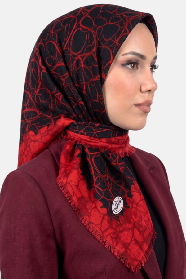 cc1e870933d146c493a05bc864c926ae.jpg Yasemin Desenli Flamlı Dimi Eşarp 6534-2