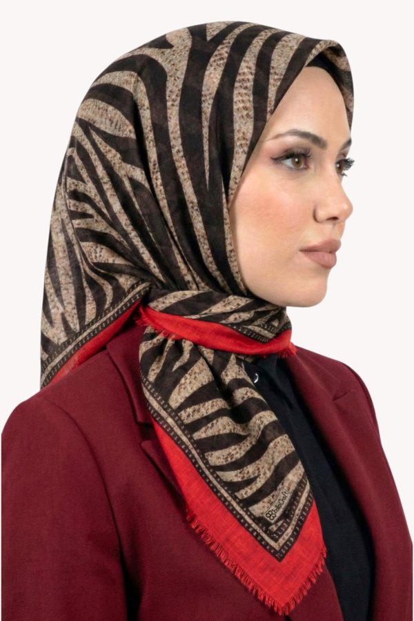 cd2ddf503e5f4599a5b8c0aef083d26f.jpg Desenli Flamlı Eşarp 6523-5