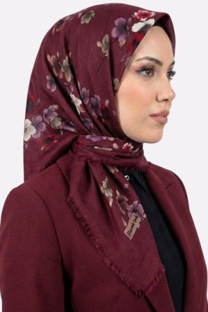 d1691fec3bfb4ae89db5eca3fd5abe9d.jpg Yasemin İpek Desenli Flamlı Eşarp 6529-22