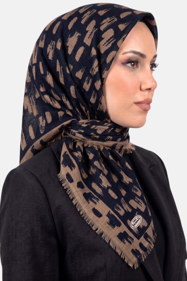 d17ae189d7e145fbaba51ae0a7aecd8b.jpg Yasemin Desenli Flamlı Dimi Eşarp 6531-2