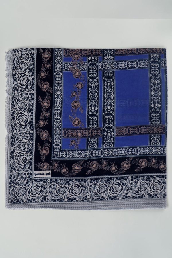 db86c878251340ec9b7cab263a2615bf.jpg Yasemin Desenli Flamlı Dimi Eşarp 6532-24