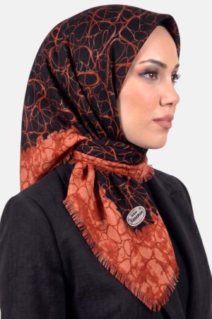 dc588fba00f6455691300b9b627f8d1b.jpg Yasemin Desenli Flamlı Dimi Eşarp 6534-17