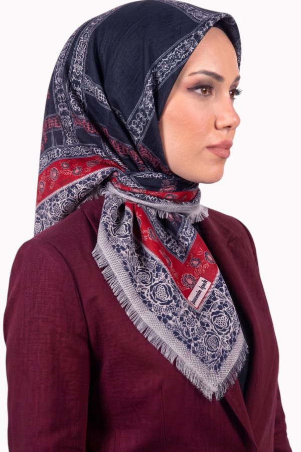 e4db53dc505441bf8bd01470baaf9ce4.jpg Yasemin Desenli Flamlı Dimi Eşarp 6532-4