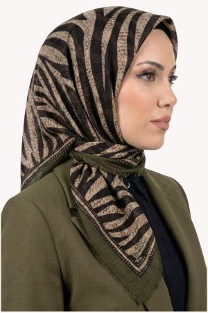 e50ed0a25db94d11ad659b29154c12a0.jpg Desenli Flamlı Eşarp 6523-2