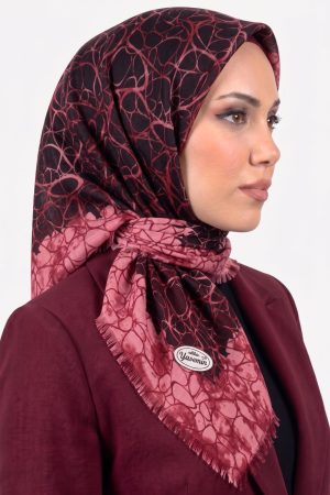 e6205c263b2b4f819a5219e1a0ae2448.jpg Yasemin Desenli Flamlı Dimi Eşarp 6534-4