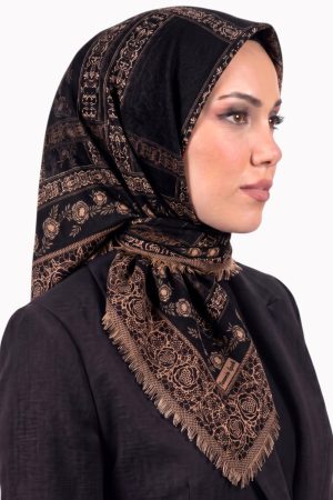e72e96c2126e45e798724b32ca8fca1c.jpg Yasemin Desenli Flamlı Dimi Eşarp 6532-17