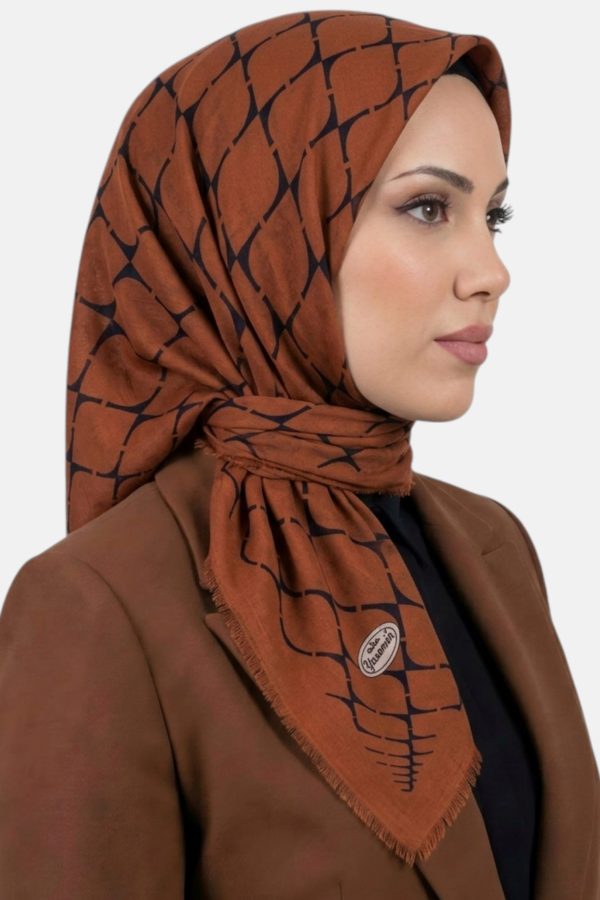 f8952842043247f28aa6d8773fc8db44.jpg Yasemin Desenli Flamlı Dimi Eşarp 6535-14