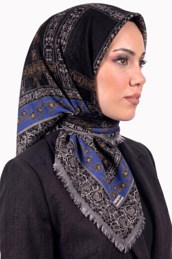 fe96ce0a590c4fc791d2a9e2cb7c05ed.jpg Yasemin Desenli Flamlı Dimi Eşarp 6532-18