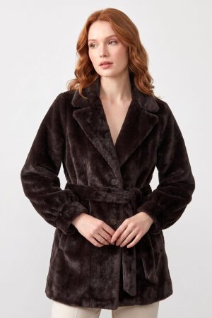 15f1d7bfd7224e2395471cdf7197c4a4.jpg Peluş Kuşaklı Kısa Kaban 20127-3