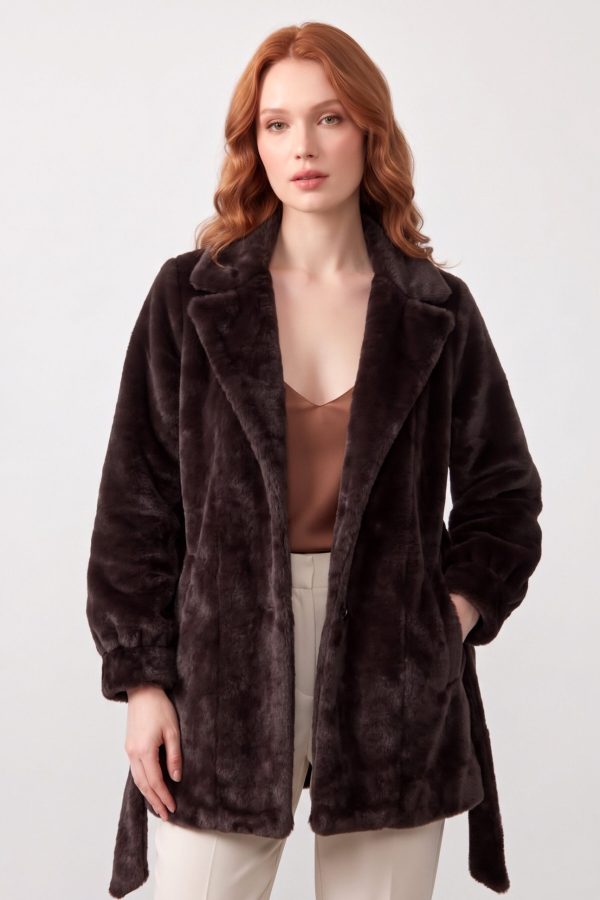 bdeaefe6c50b45e89d006b2c1a560836.jpg Peluş Kuşaklı Kısa Kaban 20127-3